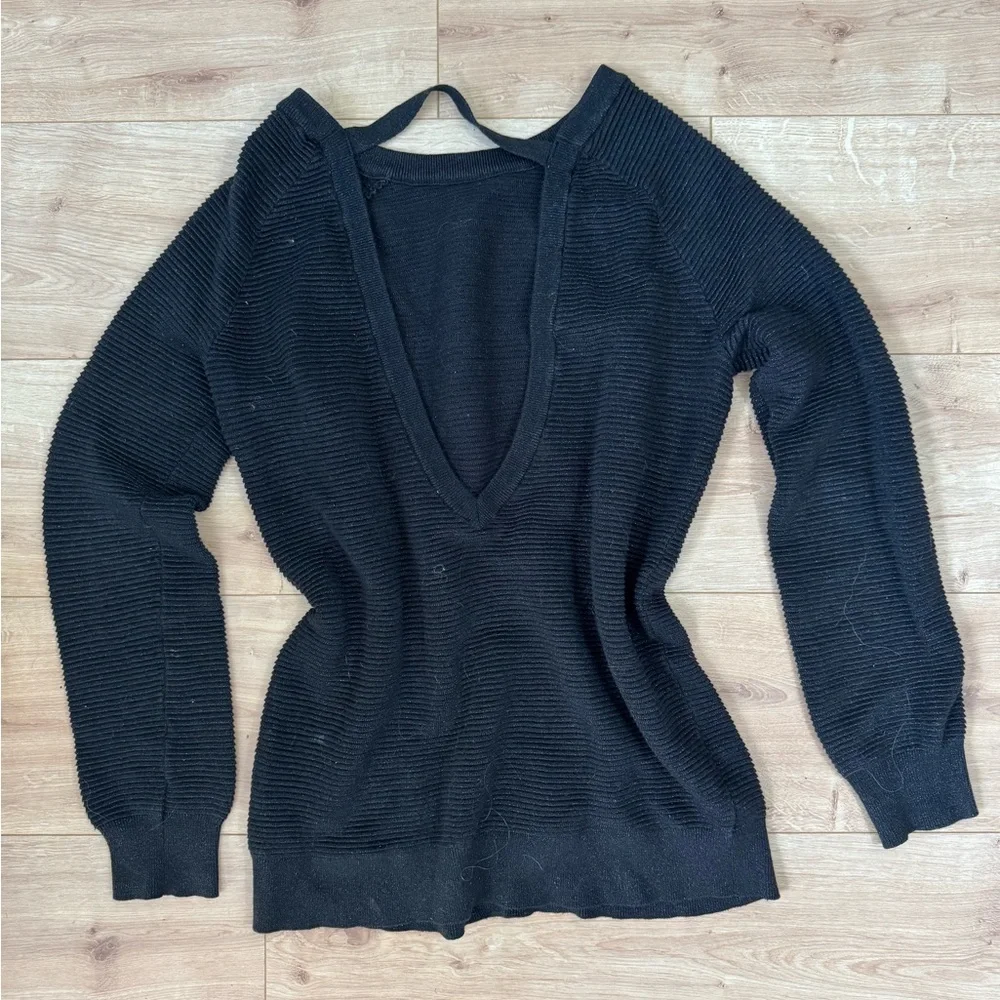 Oversized Open Back Sweater - Picture 3 of 5